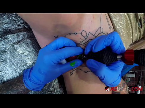❤️ E dashura jashtëzakonisht e bërë me tatuazhe, Sully Savage, bëri një tatuazh në klitorisin e saj Video e ndyrë  në sq.xxxdeutschepornos.ru ☑