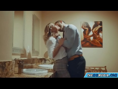 ❤️ Kur një bjonde me bukë ju josh në një banjë publike Video e ndyrë  në sq.xxxdeutschepornos.ru ☑